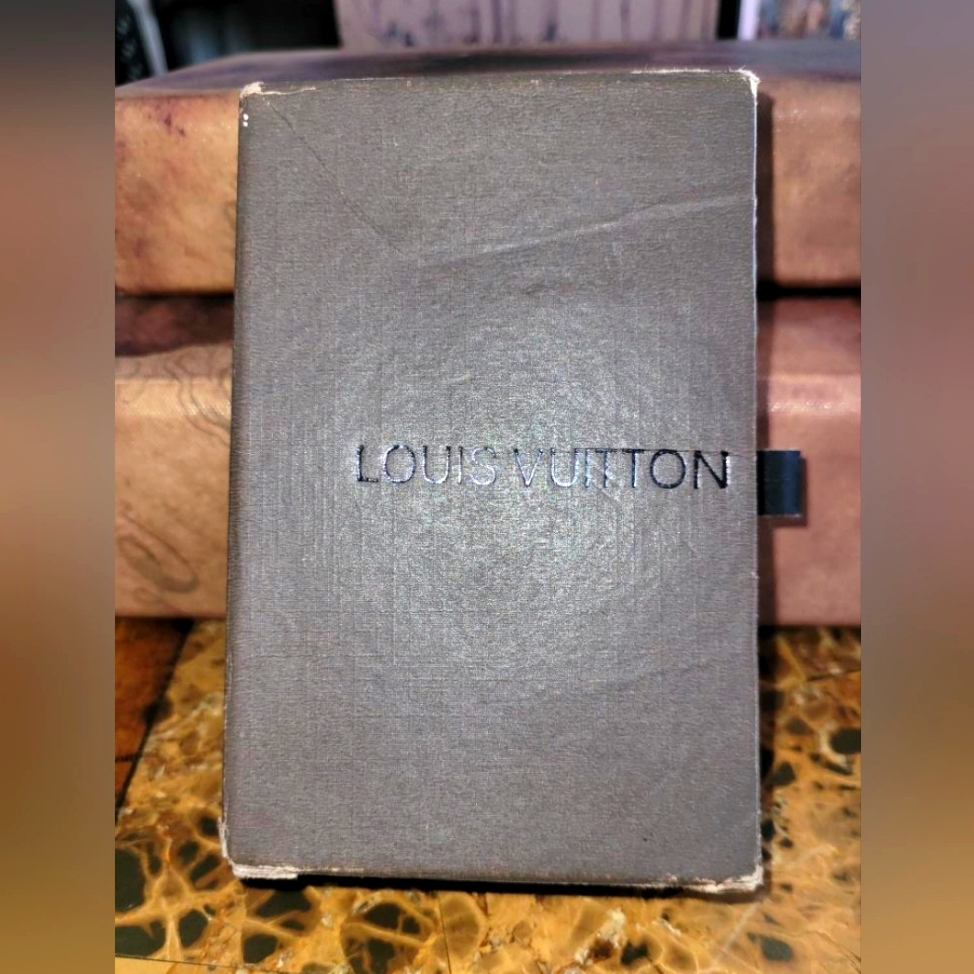 Empty Lv Box